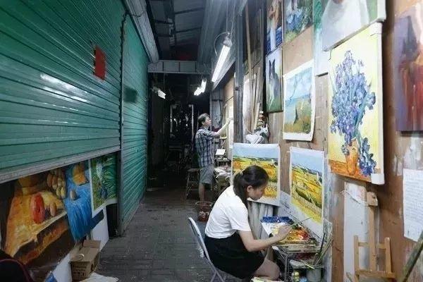 8000个农民工“集体造假名画”28年，画价从百元涨到万元，这样的山寨我不忍心骂！